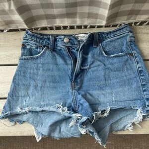 Abercrombie “the 90s relaxed cutoff short” high rise